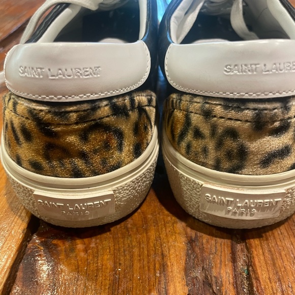 Saint Lauren LIKE NEW with box! Perfect for fall! - Picture 5 of 8